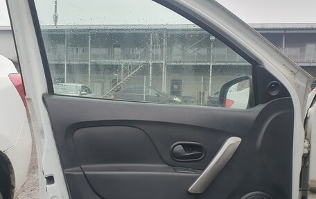 Renault Logan II, 2017 год, 330 000 рублей, 19 фотография