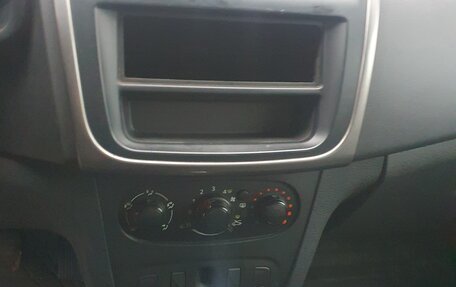 Renault Logan II, 2017 год, 330 000 рублей, 18 фотография