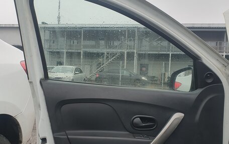 Renault Logan II, 2017 год, 330 000 рублей, 24 фотография