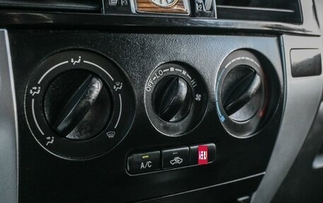 Toyota Land Cruiser Prado 120 рестайлинг, 2004 год, 1 779 000 рублей, 12 фотография