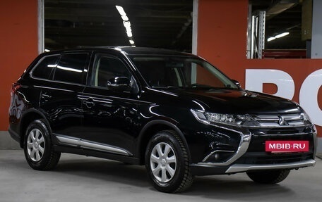 Mitsubishi Outlander III рестайлинг 3, 2016 год, 1 698 000 рублей, 3 фотография