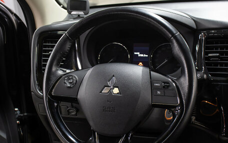 Mitsubishi Outlander III рестайлинг 3, 2016 год, 1 698 000 рублей, 16 фотография