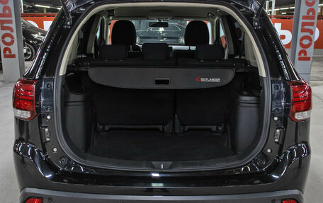 Mitsubishi Outlander III рестайлинг 3, 2016 год, 1 698 000 рублей, 10 фотография