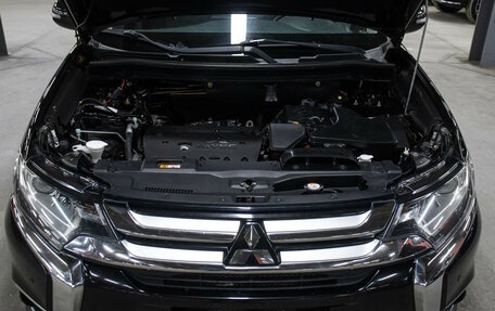 Mitsubishi Outlander III рестайлинг 3, 2016 год, 1 698 000 рублей, 9 фотография