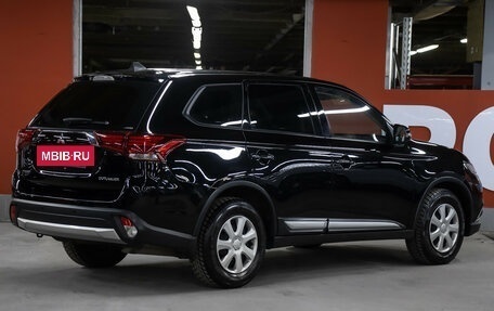 Mitsubishi Outlander III рестайлинг 3, 2016 год, 1 698 000 рублей, 5 фотография