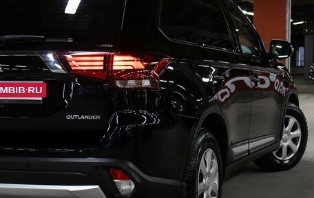 Mitsubishi Outlander III рестайлинг 3, 2016 год, 1 698 000 рублей, 19 фотография