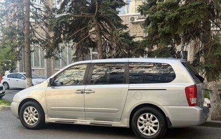 KIA Carnival III, 2010 год, 1 590 000 рублей, 2 фотография