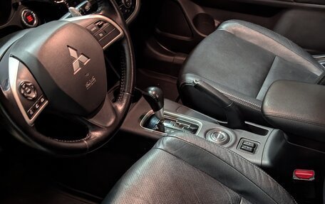 Mitsubishi Outlander III рестайлинг 3, 2014 год, 1 490 000 рублей, 11 фотография