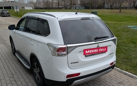 Mitsubishi Outlander III рестайлинг 3, 2014 год, 1 490 000 рублей, 3 фотография