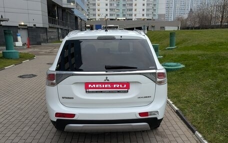 Mitsubishi Outlander III рестайлинг 3, 2014 год, 1 490 000 рублей, 4 фотография
