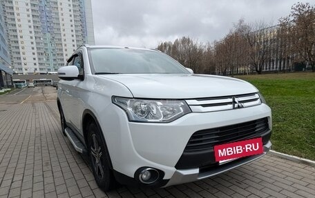 Mitsubishi Outlander III рестайлинг 3, 2014 год, 1 490 000 рублей, 7 фотография