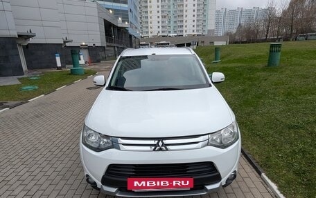 Mitsubishi Outlander III рестайлинг 3, 2014 год, 1 490 000 рублей, 8 фотография