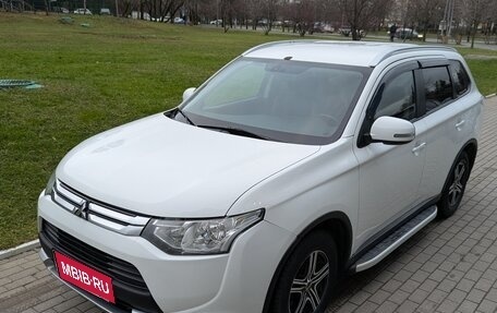 Mitsubishi Outlander III рестайлинг 3, 2014 год, 1 490 000 рублей, 1 фотография