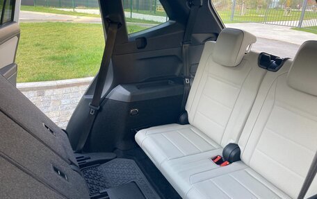 Volkswagen Tiguan II, 2018 год, 3 345 000 рублей, 30 фотография