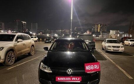 Volkswagen Jetta VI, 2013 год, 800 000 рублей, 2 фотография