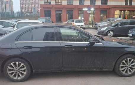 Mercedes-Benz E-Класс, 2019 год, 1 900 000 рублей, 4 фотография
