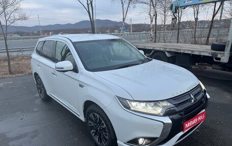 Mitsubishi Outlander III рестайлинг 3, 2015 год, 1 580 000 рублей, 1 фотография