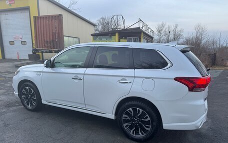 Mitsubishi Outlander III рестайлинг 3, 2015 год, 1 580 000 рублей, 3 фотография