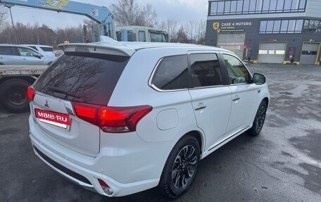 Mitsubishi Outlander III рестайлинг 3, 2015 год, 1 580 000 рублей, 5 фотография