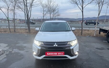 Mitsubishi Outlander III рестайлинг 3, 2015 год, 1 580 000 рублей, 7 фотография