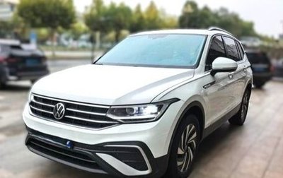 Volkswagen Tiguan II, 2022 год, 1 800 000 рублей, 1 фотография