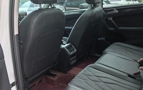 Volkswagen Tiguan II, 2022 год, 1 800 000 рублей, 9 фотография