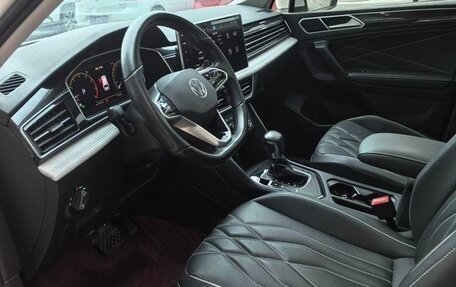 Volkswagen Tiguan II, 2022 год, 1 800 000 рублей, 7 фотография