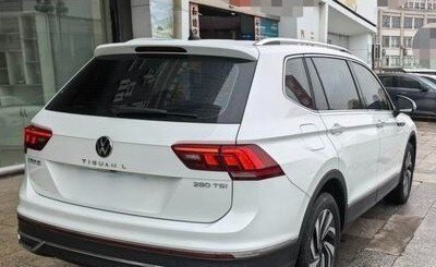 Volkswagen Tiguan II, 2022 год, 1 800 000 рублей, 6 фотография