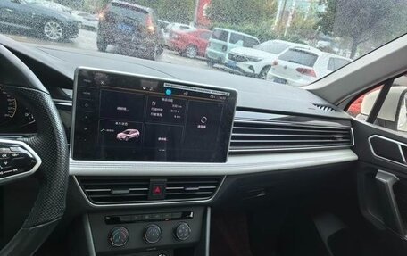 Volkswagen Tiguan II, 2022 год, 1 800 000 рублей, 8 фотография