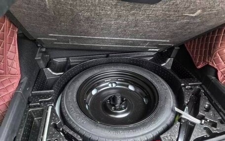 Volkswagen Tiguan II, 2022 год, 1 800 000 рублей, 12 фотография