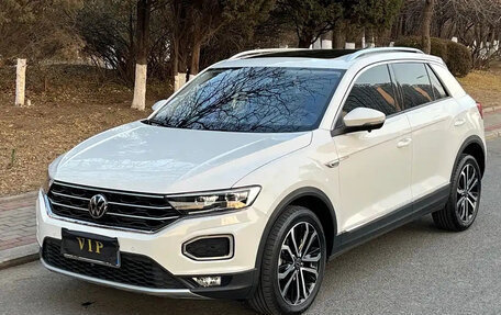 Volkswagen T-Roc I, 2022 год, 1 330 000 рублей, 1 фотография