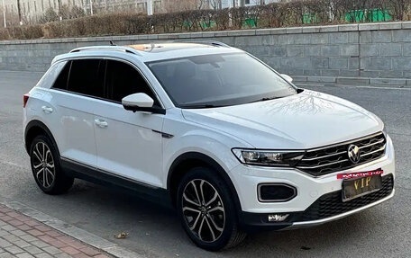 Volkswagen T-Roc I, 2022 год, 1 330 000 рублей, 3 фотография