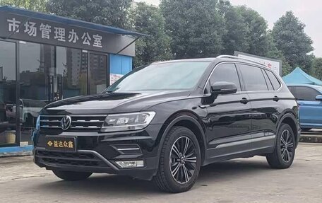Volkswagen Tiguan II, 2021 год, 2 230 000 рублей, 3 фотография