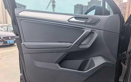 Volkswagen Tiguan II, 2021 год, 2 230 000 рублей, 14 фотография