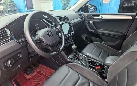 Volkswagen Tiguan II, 2021 год, 2 230 000 рублей, 11 фотография