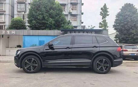 Volkswagen Tiguan II, 2021 год, 2 230 000 рублей, 5 фотография