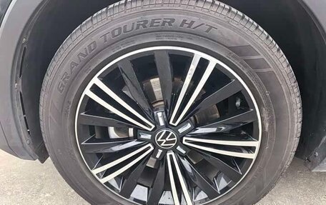 Volkswagen Tiguan II, 2021 год, 2 230 000 рублей, 15 фотография
