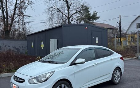 Hyundai Solaris II рестайлинг, 2011 год, 710 000 рублей, 3 фотография