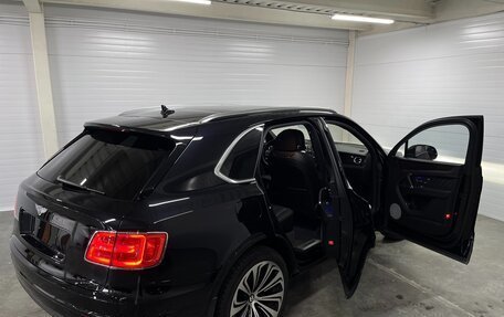 Bentley Bentayga I, 2017 год, 11 900 000 рублей, 15 фотография