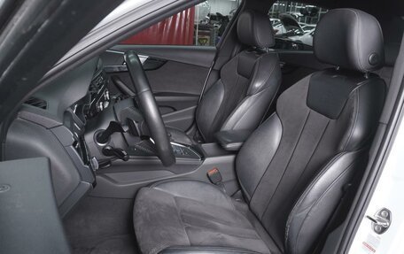 Audi A4, 2017 год, 2 430 000 рублей, 10 фотография