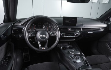 Audi A4, 2017 год, 2 430 000 рублей, 6 фотография