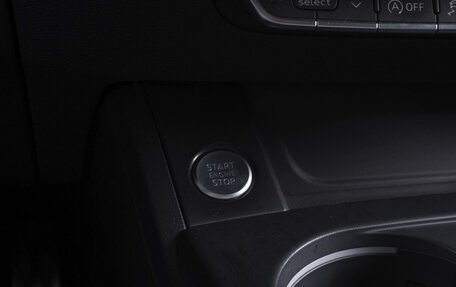 Audi A4, 2017 год, 2 430 000 рублей, 18 фотография