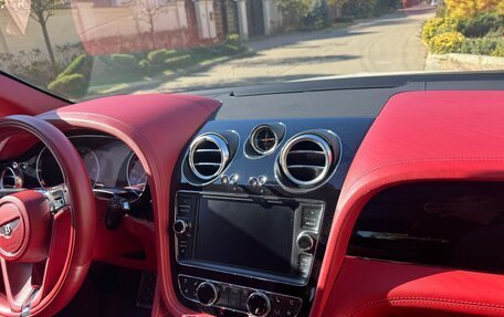 Bentley Bentayga I, 2018 год, 10 000 000 рублей, 13 фотография