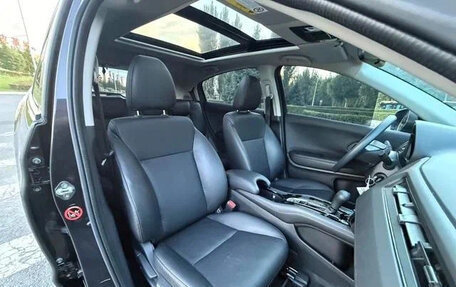 Honda Vezel, 2022 год, 1 360 000 рублей, 6 фотография