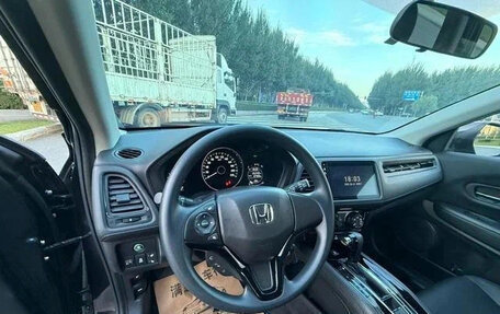 Honda Vezel, 2022 год, 1 360 000 рублей, 10 фотография