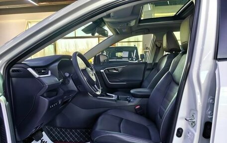 Toyota RAV4, 2023 год, 3 300 007 рублей, 9 фотография