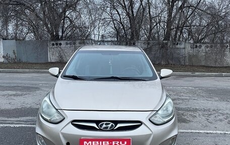 Hyundai Solaris II рестайлинг, 2013 год, 750 000 рублей, 1 фотография