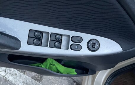 Hyundai Solaris II рестайлинг, 2013 год, 750 000 рублей, 15 фотография