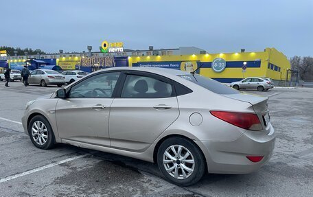 Hyundai Solaris II рестайлинг, 2013 год, 750 000 рублей, 31 фотография