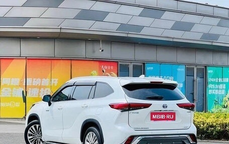 Toyota Highlander, 2022 год, 4 510 000 рублей, 3 фотография